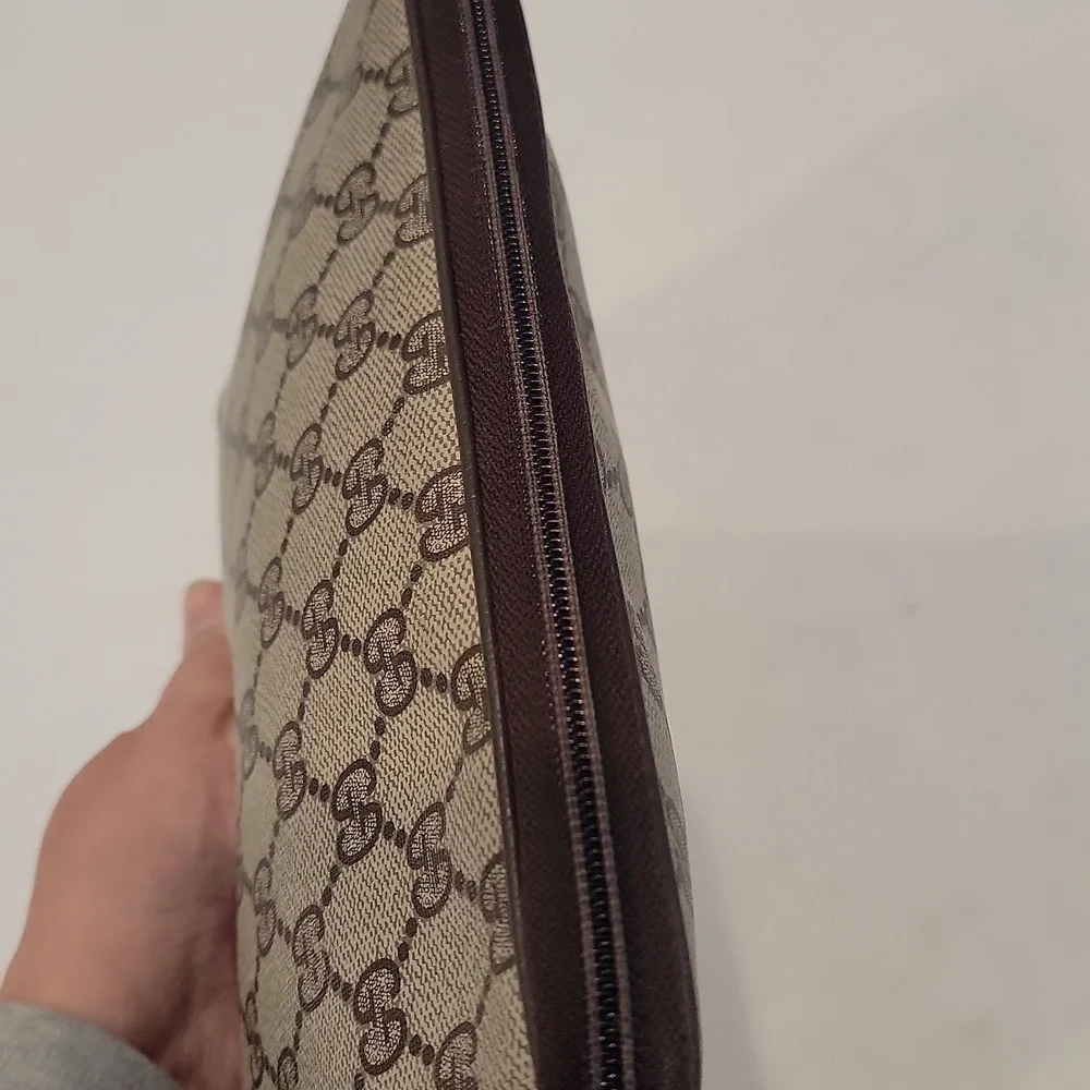 Authentic Gucci pouch - Picture 6 of 9